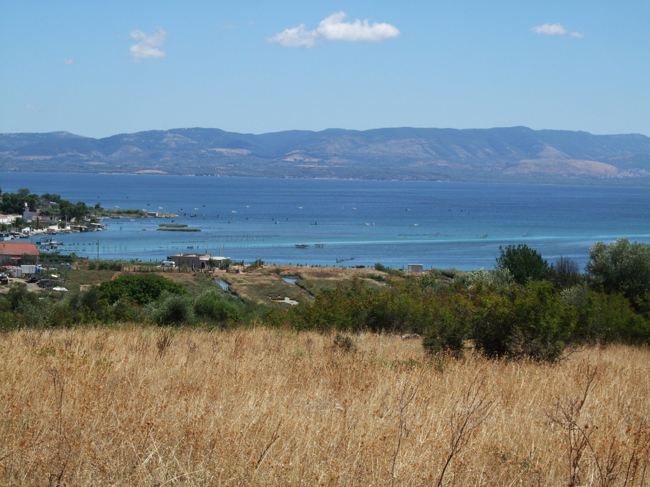 Panorama del lago di Varano dalle colline del Gargano