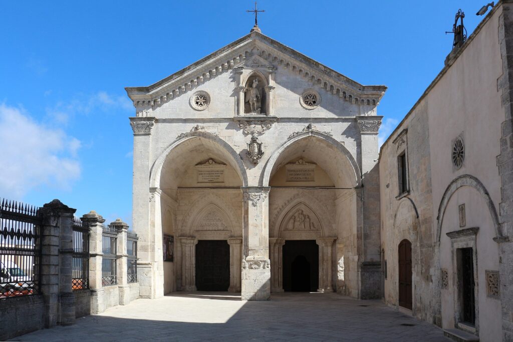Facciata del Santuario di San Michele Arcangelo a Monte Sant'Angelo