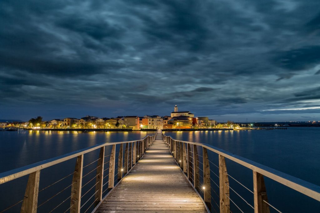 Lesina vista dall'isolotto di San Clemente alla sera